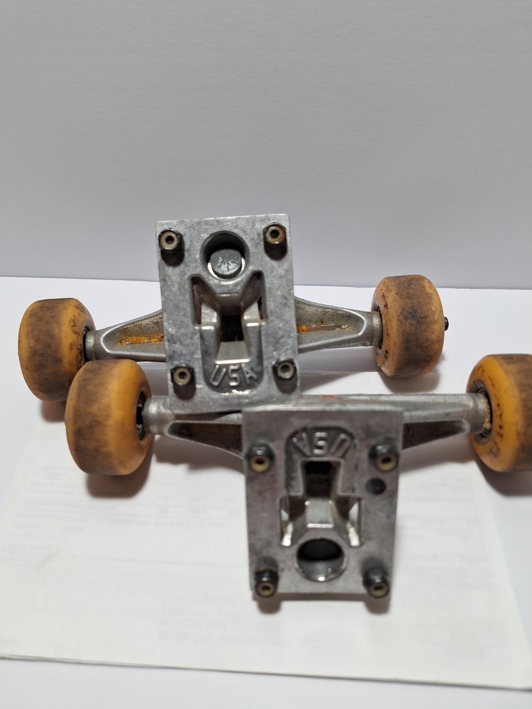 Vintage Venture Skateboad Trucks & Wheels