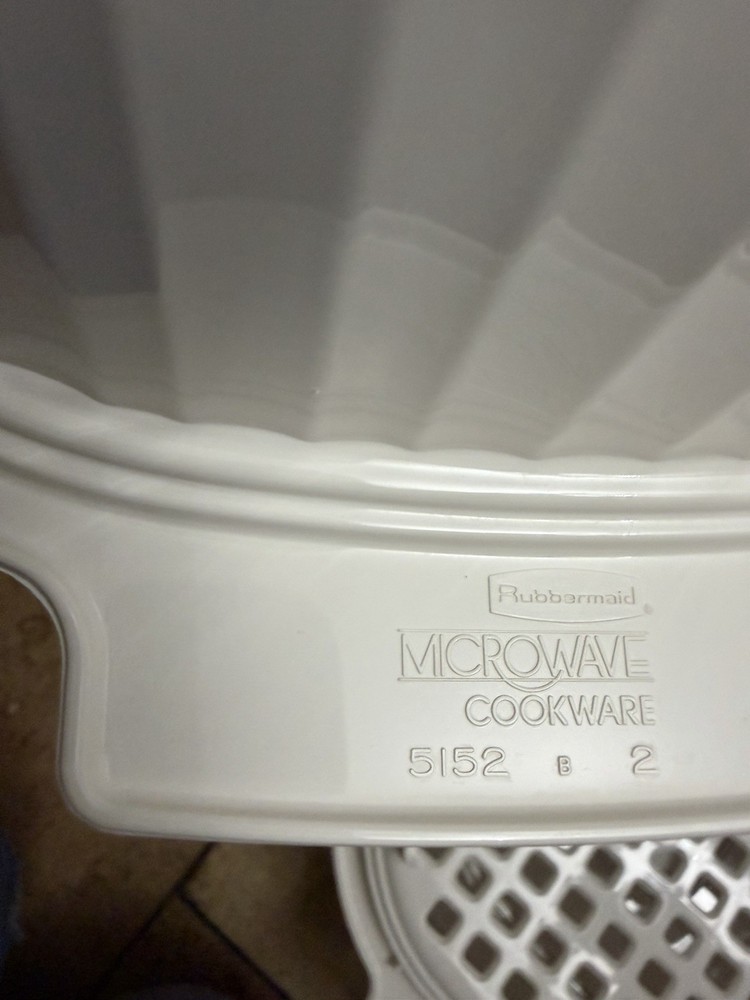 RUBBERMAID MICROWAVE COOKWARE 9 PC STACKING NESTING SET 3 2 & 1 QT BOWLS +