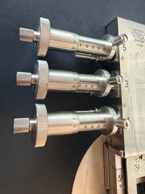 Leitz 6 Spindle Ernst Reitz's Integrating Stage - Microscope Rare Accessory