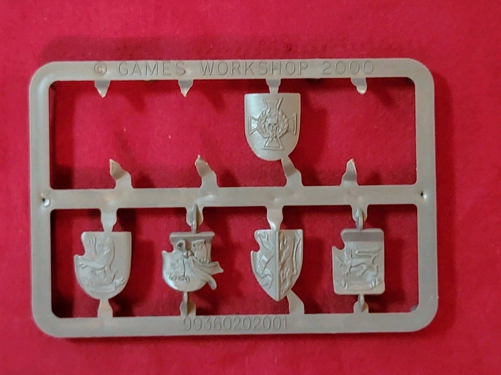 FW WFB Oldhammer Empire Knights Shield Sprue OOP 2000 Bit Bitz