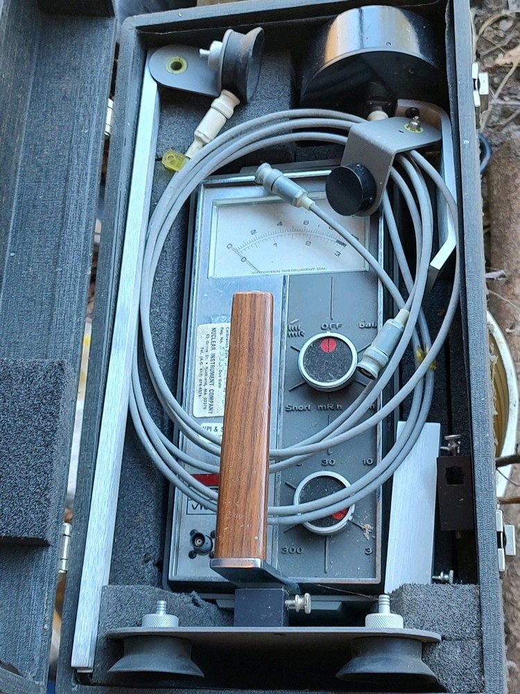 Victoreen 666 Output Meter