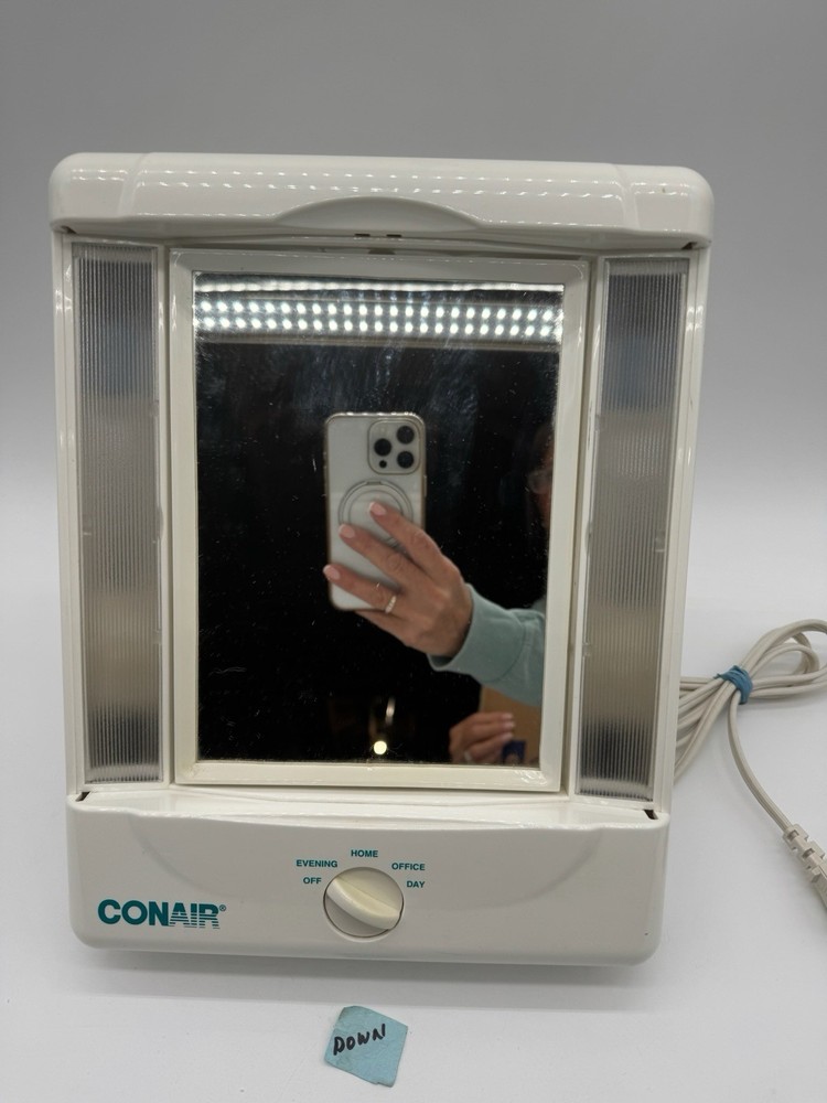 CONAIR 2-Sided Makeup Mirror, 4 Light Setting Incandescent Lighting TM8LX Tested