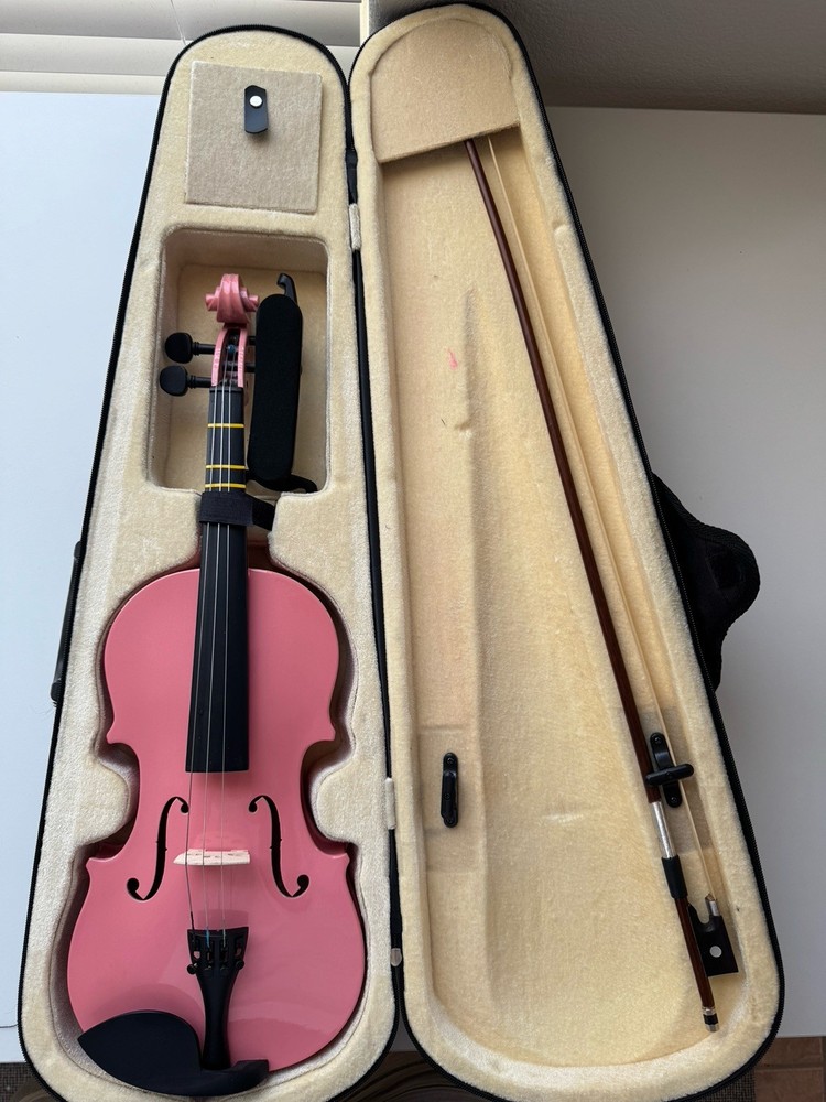Mendini by Cecilio Pink 3/4 Violin – Missing 1 String + New Set, Case & Bow