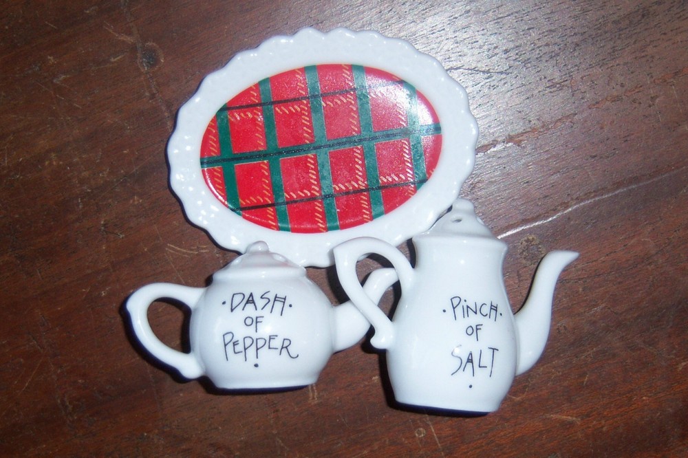 Tea Pot Salt & Pepper with tray Mint Never used