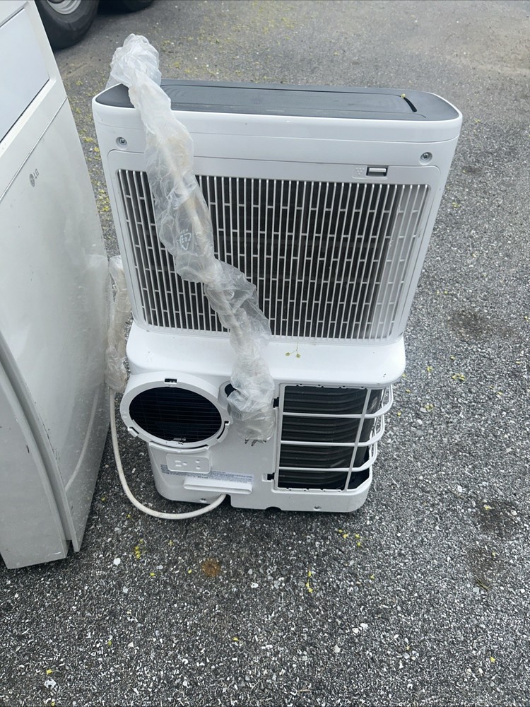 Toshiba Portable Air Conditioner, 12,000 BTU Cooling,LOCAL PICK UP-Used 1 season