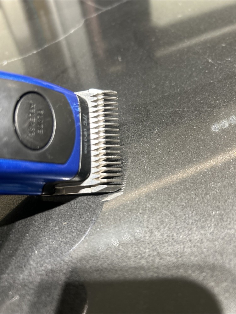Andis EasyClip Versa Clipper Blue 1309