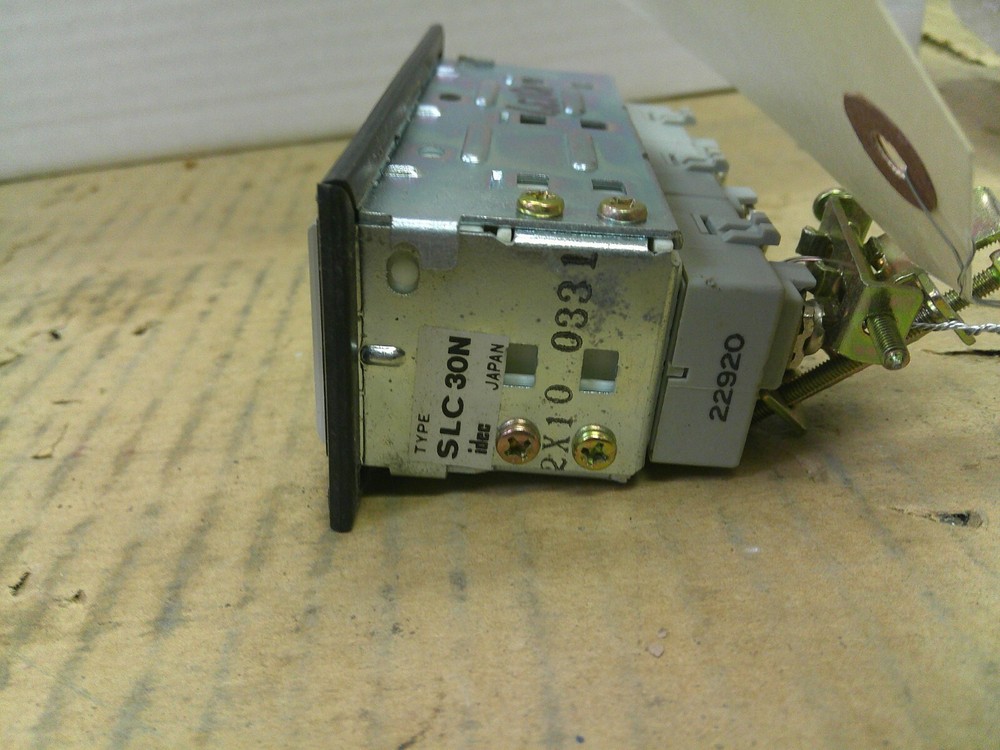IDEC SLC-30 3 POSITION LIGHT PANEL DC24V
