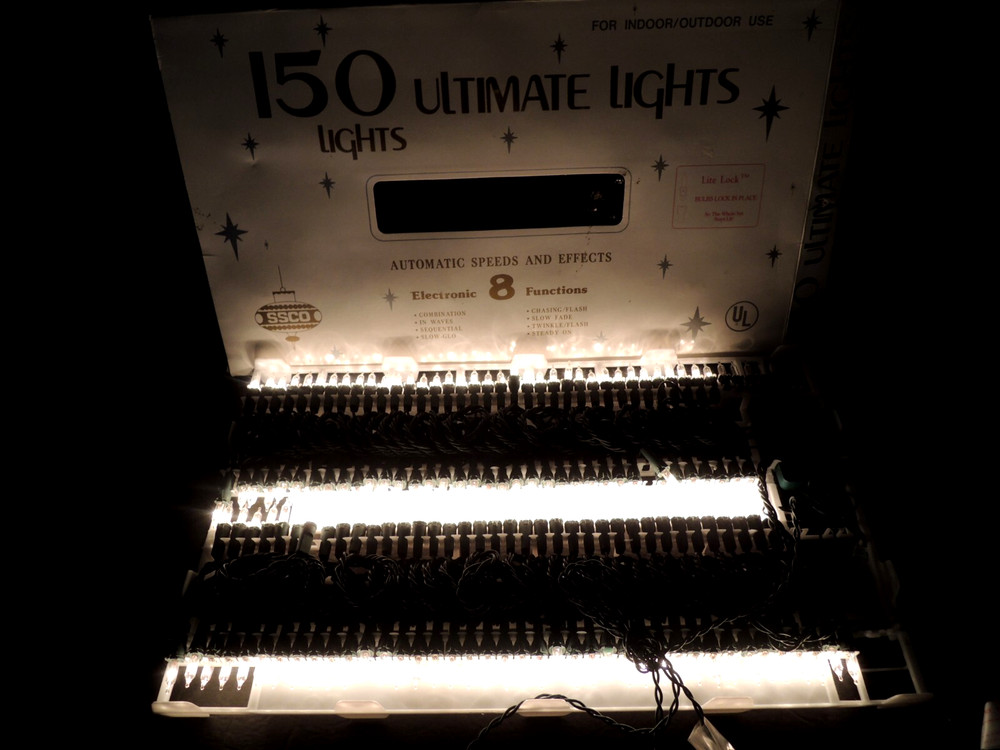 Christmas Light String (VIDEO) 150 White Bulbs 8 Functions Chasing Flash Steady