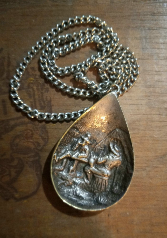 Dutch Spoon Pendant 1928. Men in Conversation