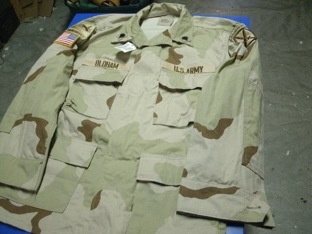 US ARMY DESERT SHIRT/ COAT  SIZE MEDIUM SHORT