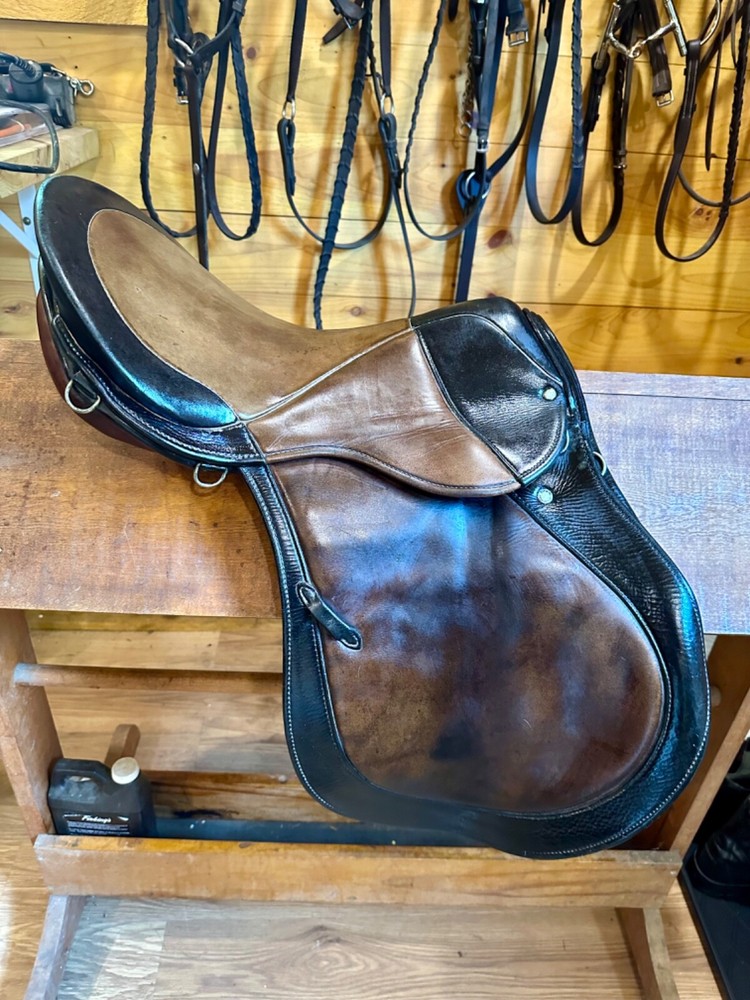 Stubben Two-Tone Imperator Saddle 17.5"