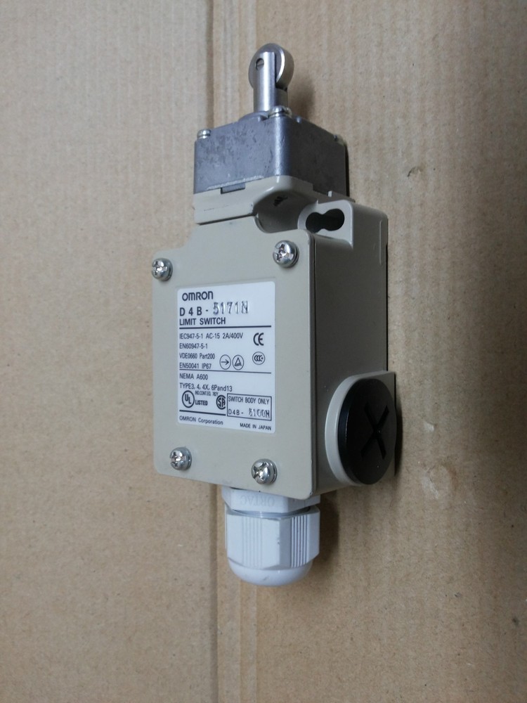 OMRON D4B-5171N Roller Lever Limit Switch