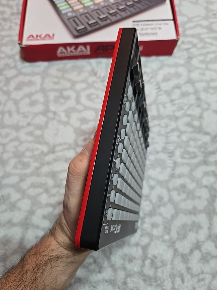 AKAI PROFESSIONAL mini Multifunctional Compact Ableton Live Controller Hybrid 3