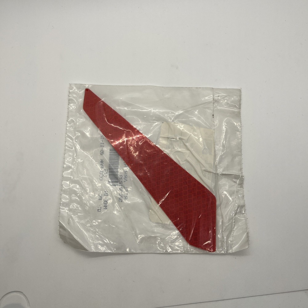 520001239 Rear Right Red Reflector Decal