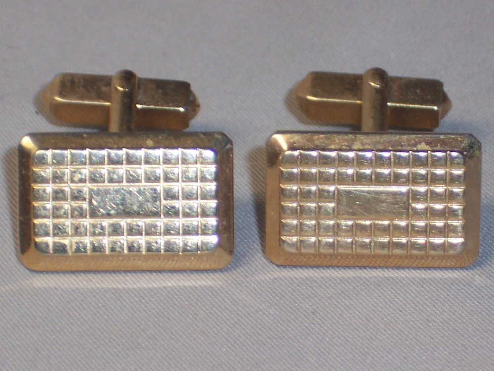 VINTAGE SWANK GOLD PLATED RECTANGULAR CUFFLINKS