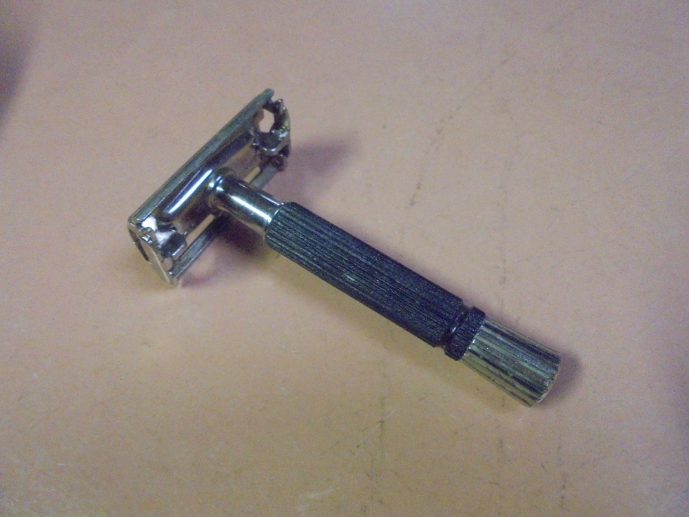 Vintage 1972 Gillette Safety Razor S1 Date Code
