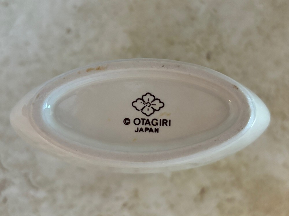 Porcelain Violet Vase (Otagiri)