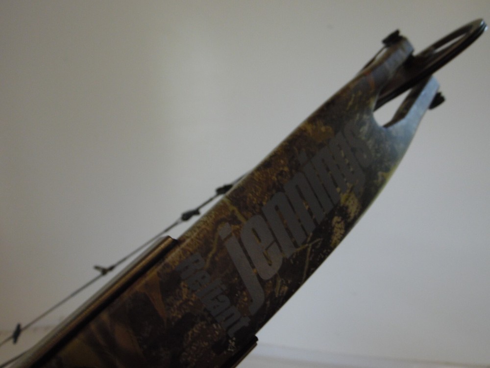 Jennings radiant compound bow with arrow rest sight peep release loop left hand