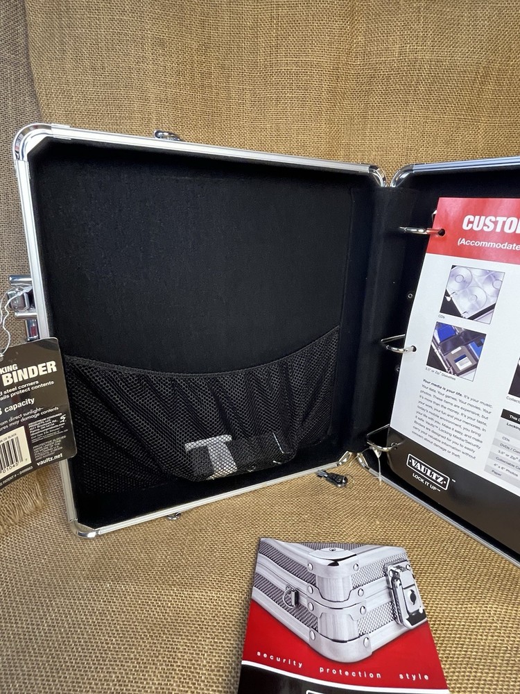 Vaultz Locking Media Binder, Holds 128 Discs, Black New