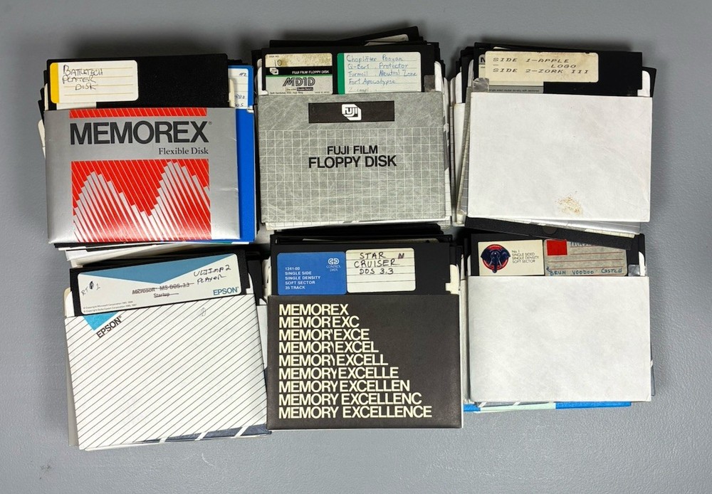 5.25 Floppy disks - 350+ Disks (Apple II/Commodore) - untested