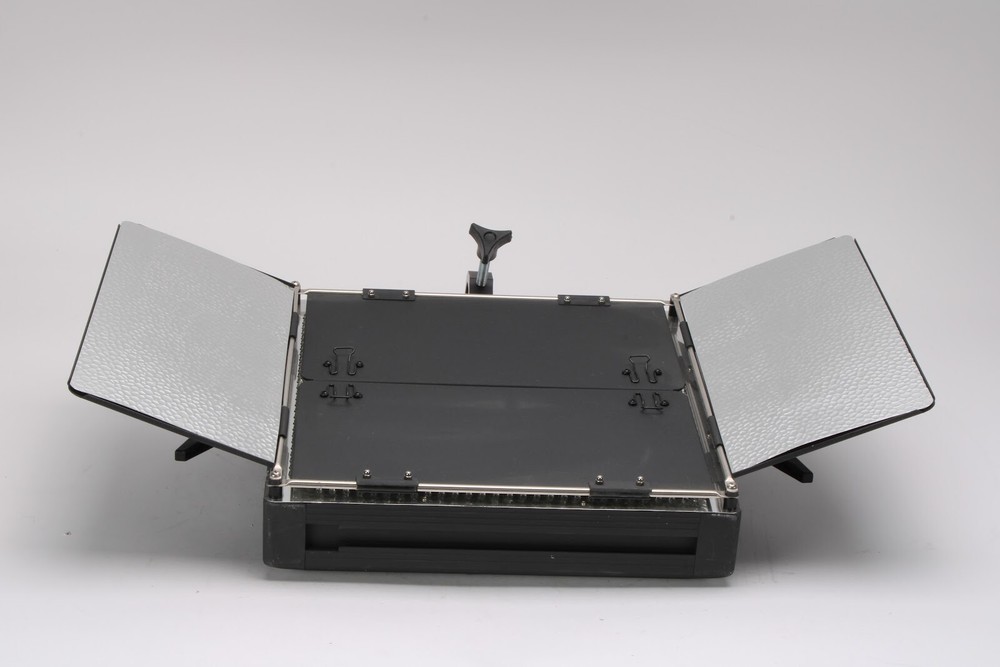 Ikan IDMX 1000 LED Studio Light With Handle Attachment - Fair Condition