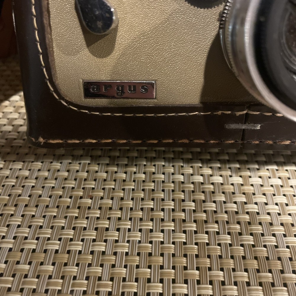 VTG - Argus 35mm Rangefinder Camera C3 w/ Leather Carrying Case - 📷