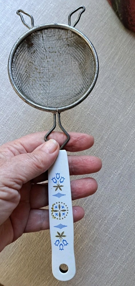 VINTAGE Mesh  Strainer W/ White &  Blue Tulip Handle