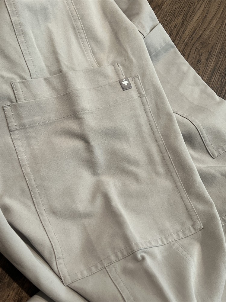Figs technical collection threads for threads set Size M/L color Light grey