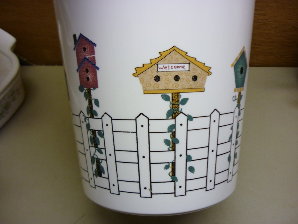 Thomson Birdhouse Plastic Waste Basket