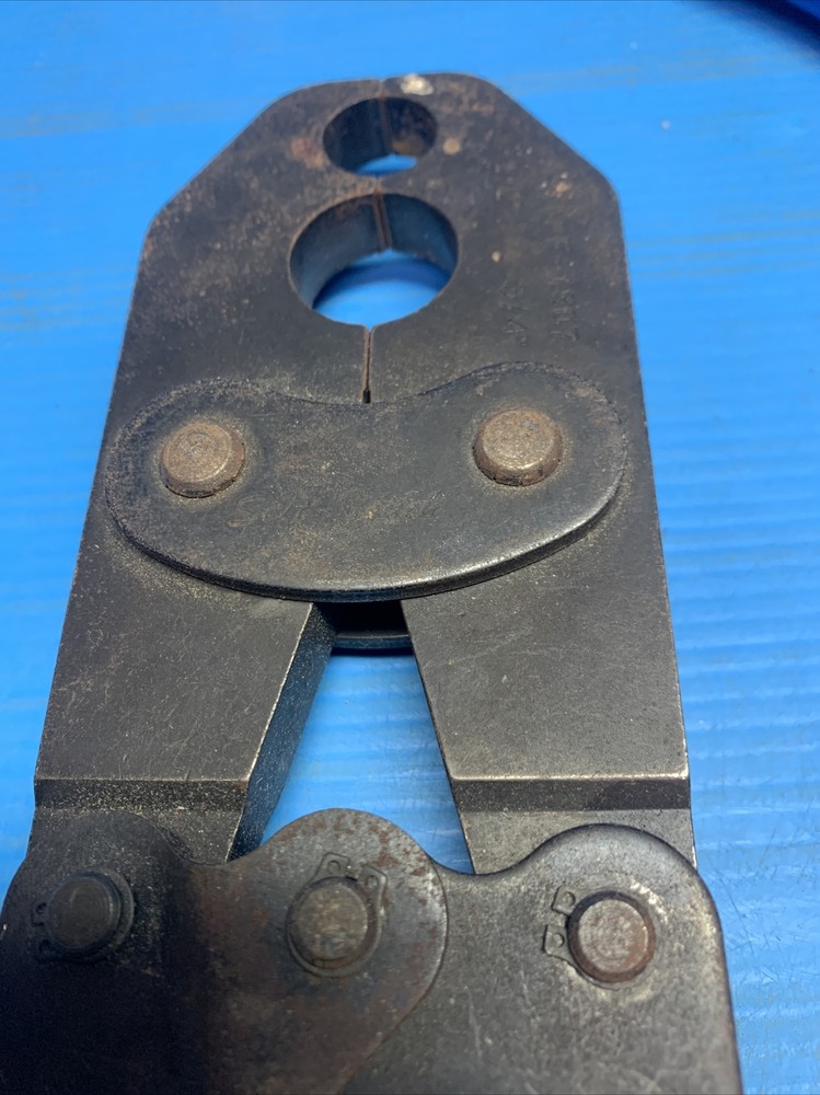 SharkBite 865894, 1/2” And 3/4” PEX Crimp Tool & Per Pipe Cutter