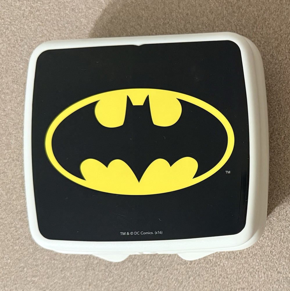 Tupperware Batman Sandwich Keeper 8220A-4 White/Black DC Comics 2016