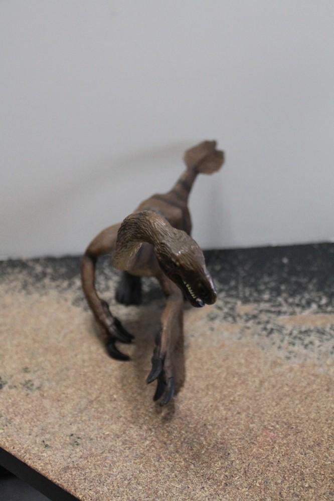 Therizinosaurus dinosaur 6" tall, 11" long