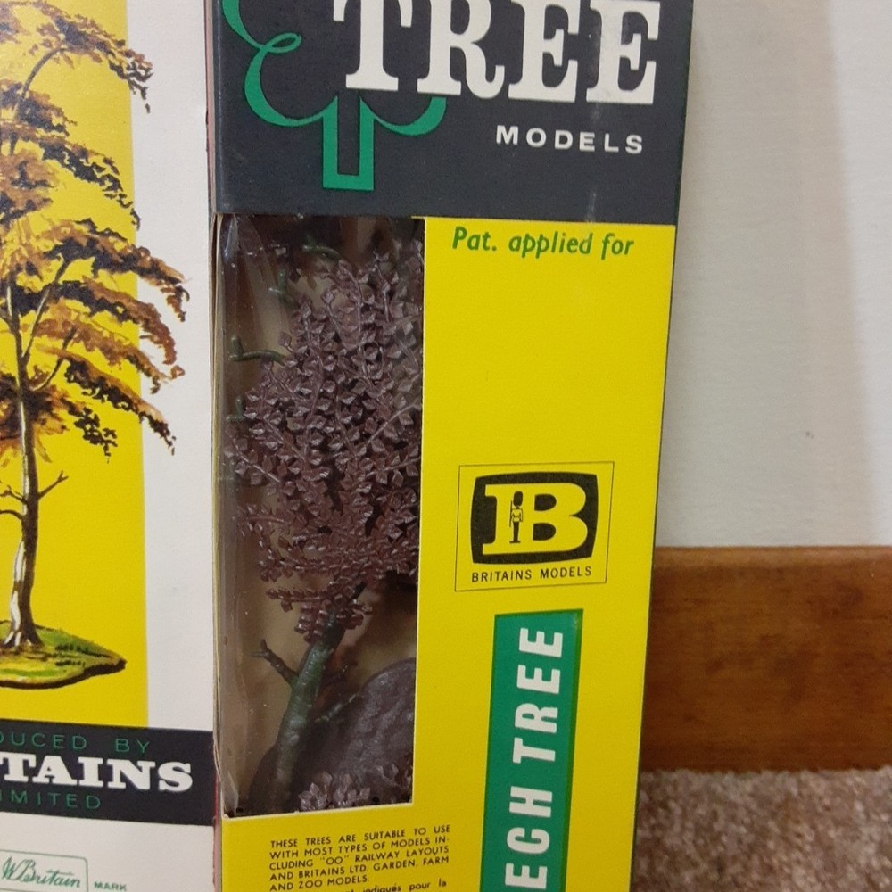 NOS Britains LTD # 1807 Young Beech Tree Vintage Series Plastic Model size 6.5"