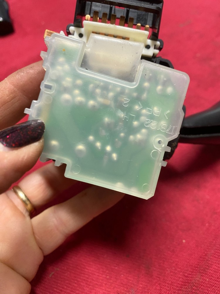 INTERNATIONAL CLF COLUMN SWITCH, WIPERS ,SPEED AND SPRAY, 17B122