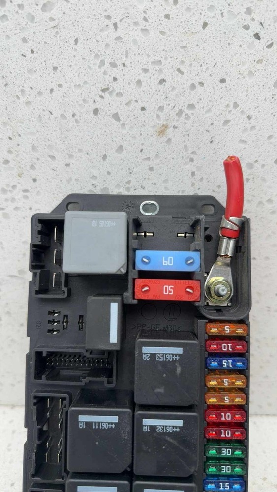 03 04 05 06 RANGE ROVER Engine Fuse Box