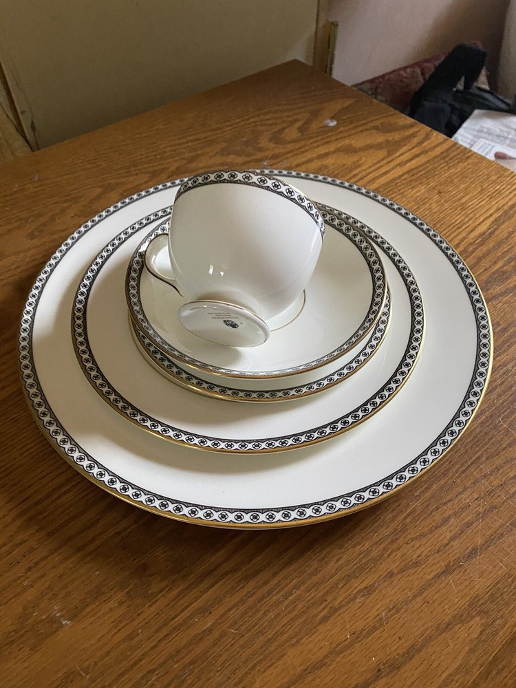 WEDGWOOD ULANDER BLACK BONE CHINA ONE PLACE SETTING/ 4 PCS
