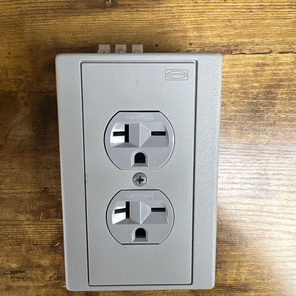 Hubbell DRUB5462 Din Rail Mount 240V Receptacle