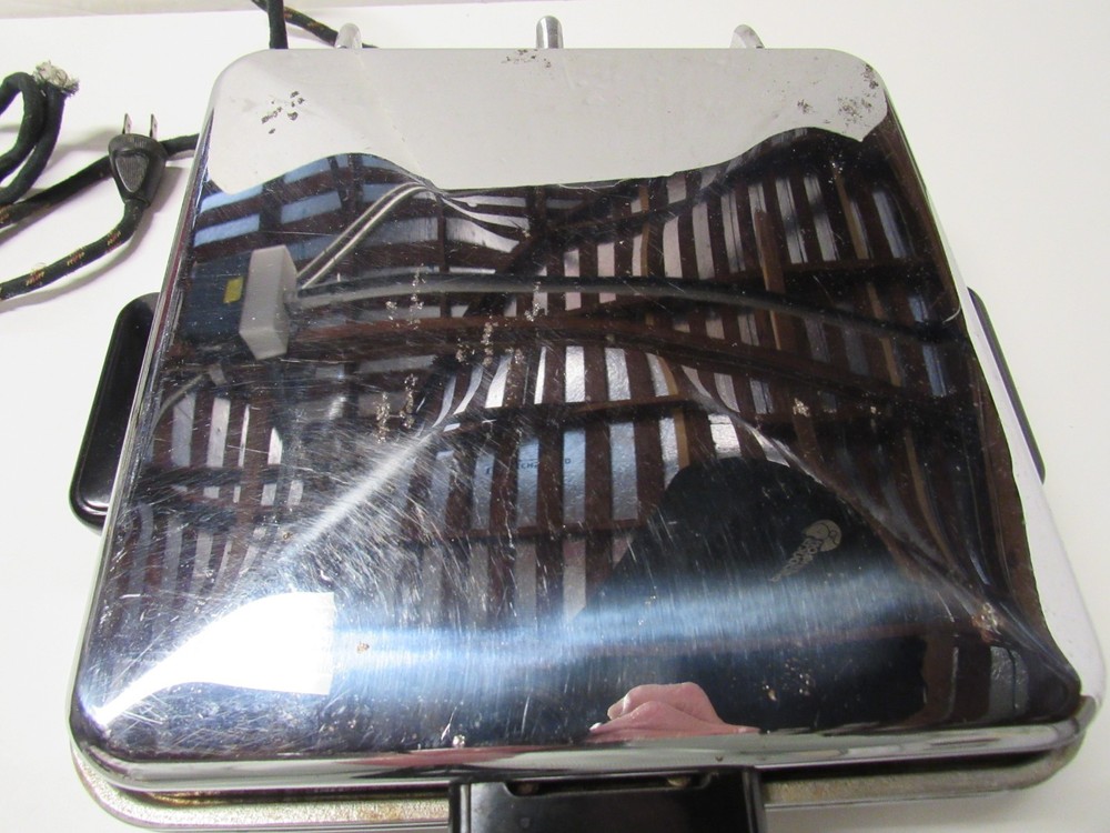 Sunbeam Model W-2 Waffle Maker + Box Works