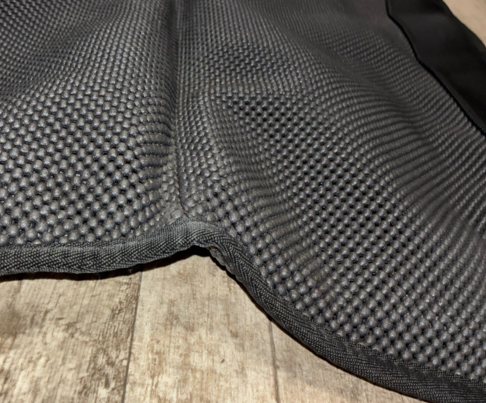NEOPRENE TACKY BACK WESTERN SADDLE PAD 29'' X 28'' ANTISLIP