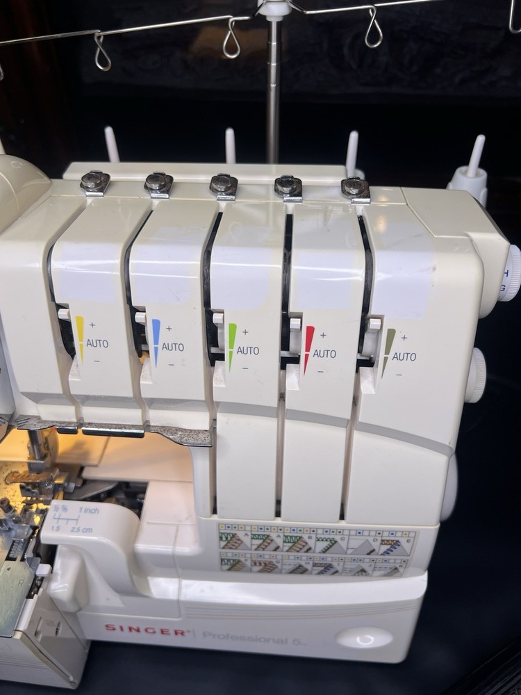 SINGER PROFESSIONAL 5 SEWING MACHINE 14T968DC (WORKING)