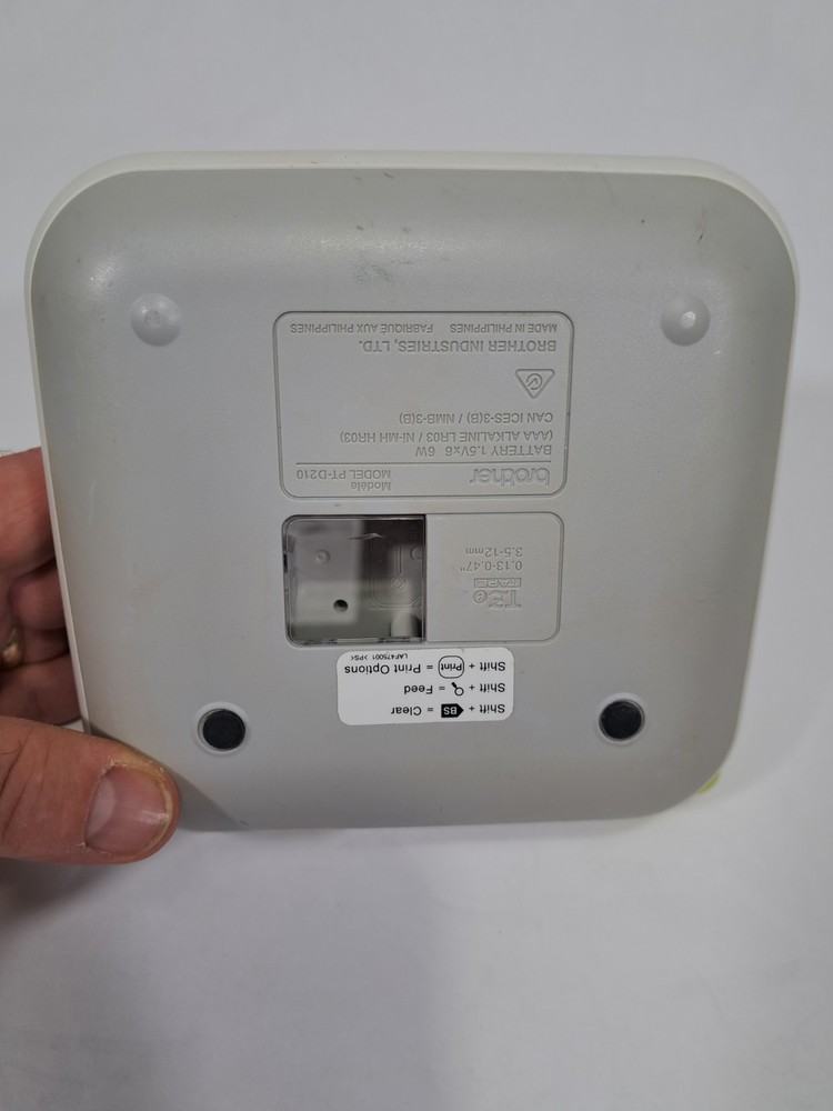 BROTHER P-TOUCH PT-D210 LABEL MAKER ELECTRONIC SYSTEM EASY COMPACT C4-1