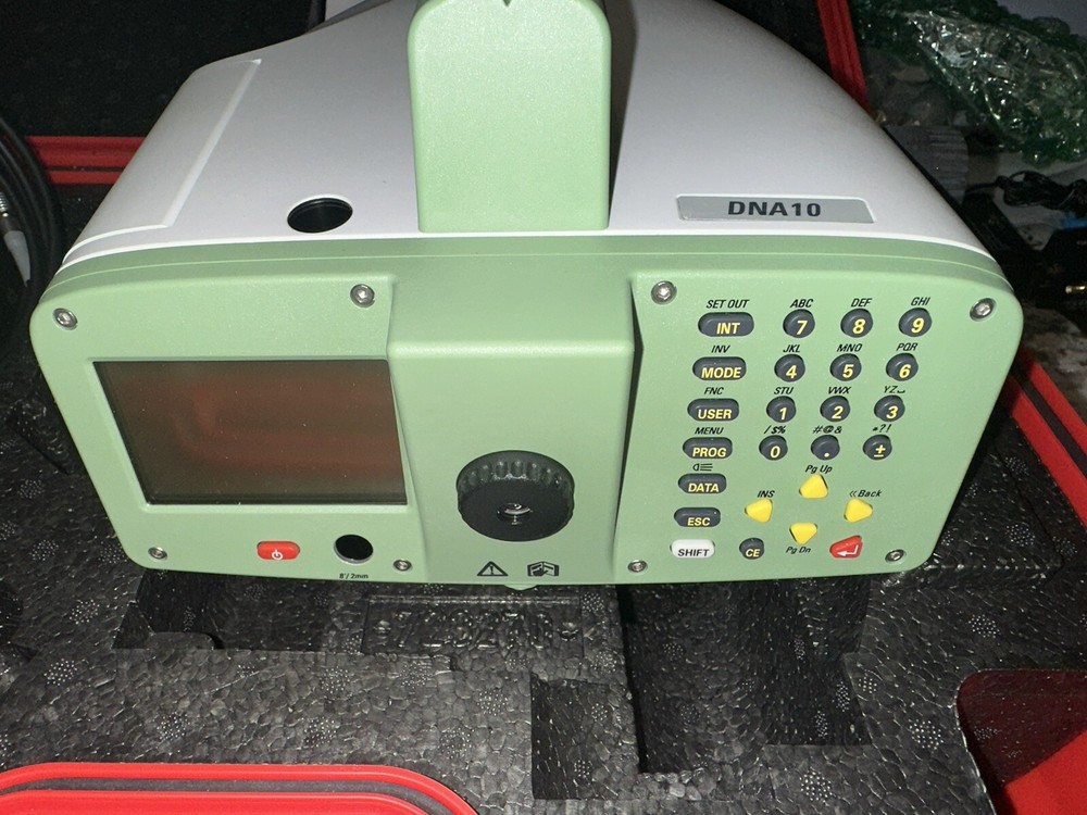 LEICA DNA10 PERCISION DIGITAL LEVEL FOR SURVEYING Excellent Condition