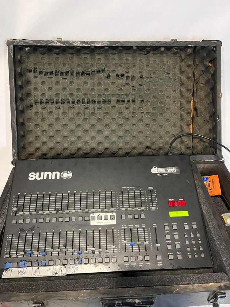 Sunn Spots PLC 3200 32-Channel Programmable Lighting Console w/ Case