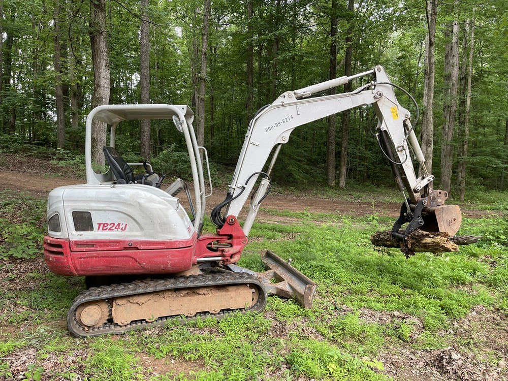 Takeuchi TB240 Pin On Hydraulic Thumb Clamp Grapple Kit