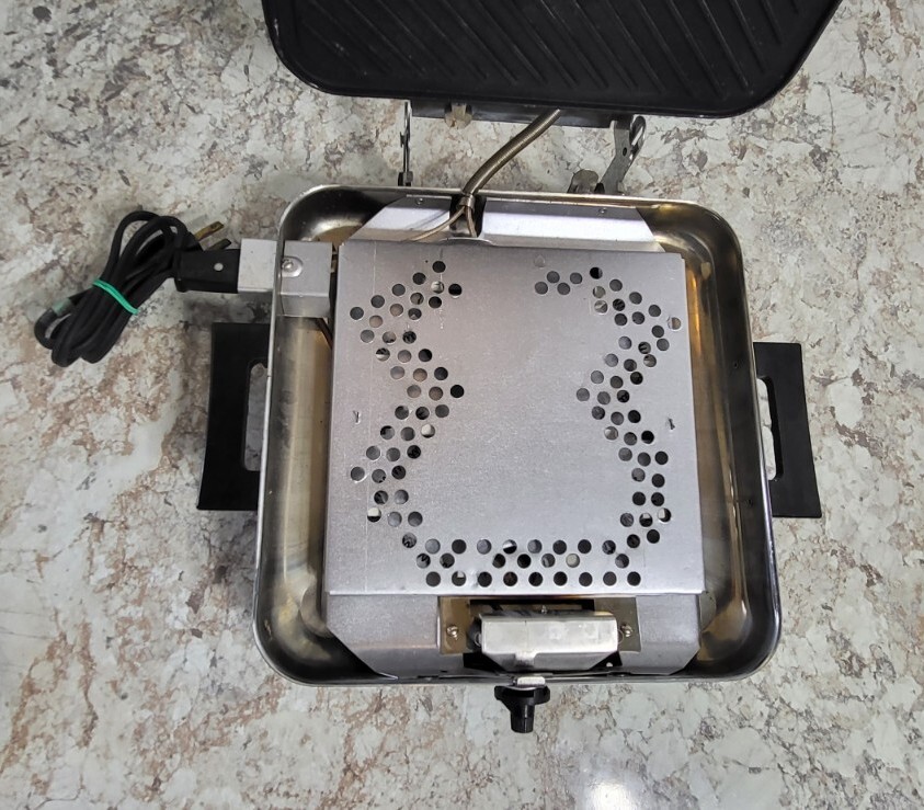 VINTAGE Black Angus 950 Waffle Maker Griddle Chrome Tested No Light