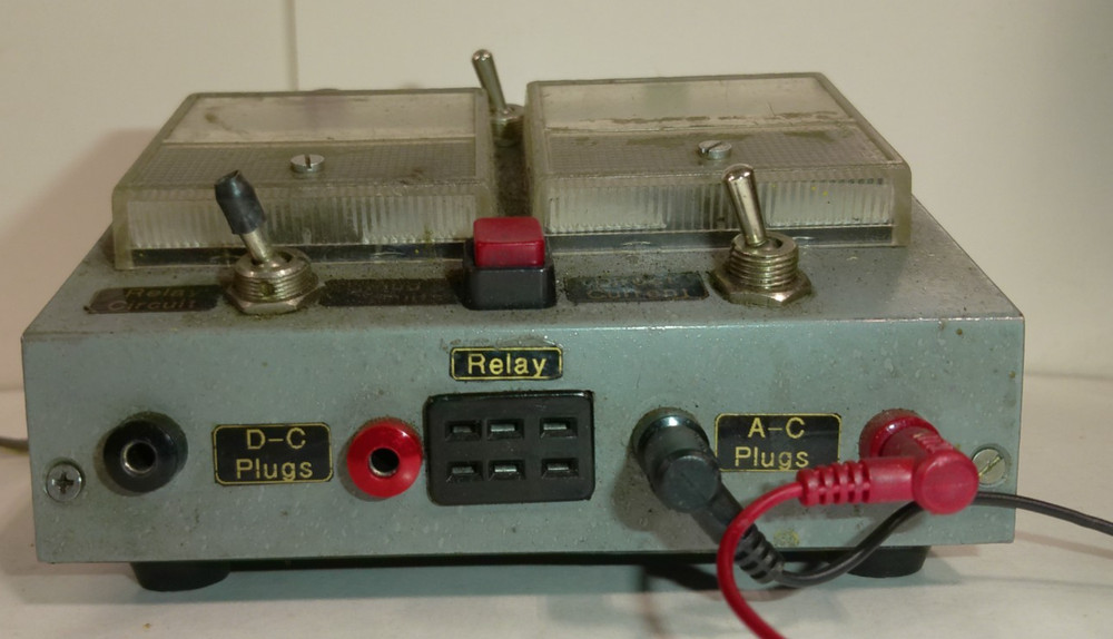 Vintage Unbranded AC/DC Voltmeter Made In Taiwan-Untested