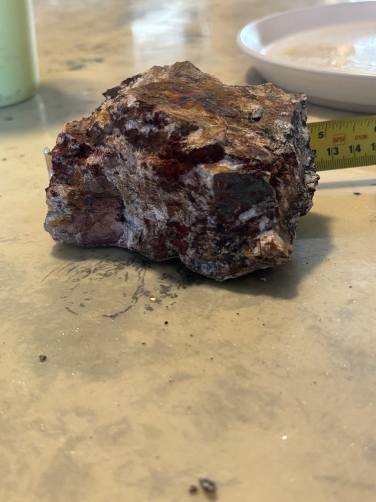 highly mineralized gold ore on quartz