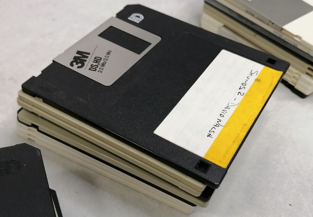 Lot Of 99 Assorted Vintage Floppy Disk Software With Case