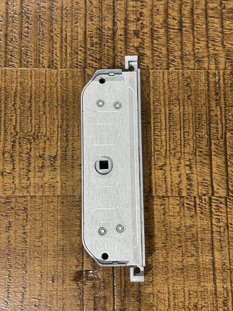Passive panel lock for a 4-Panel sliding door