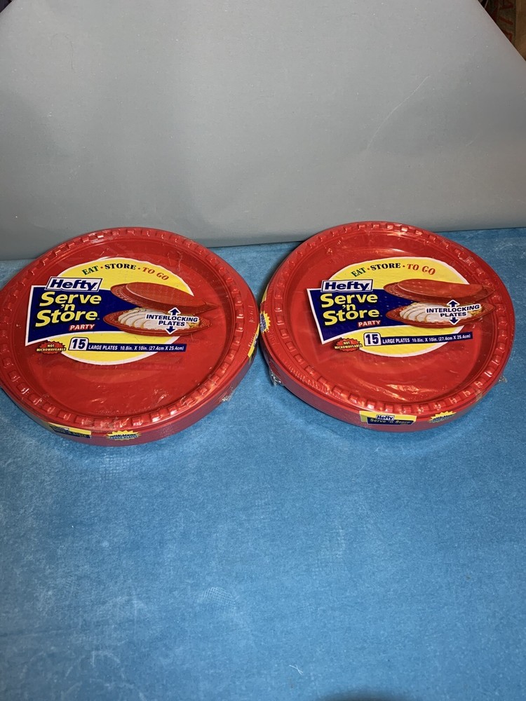 Hefty Serve 'n Store Interlocking Plates 15 Large Plates 10.8" X 10" RED  X2